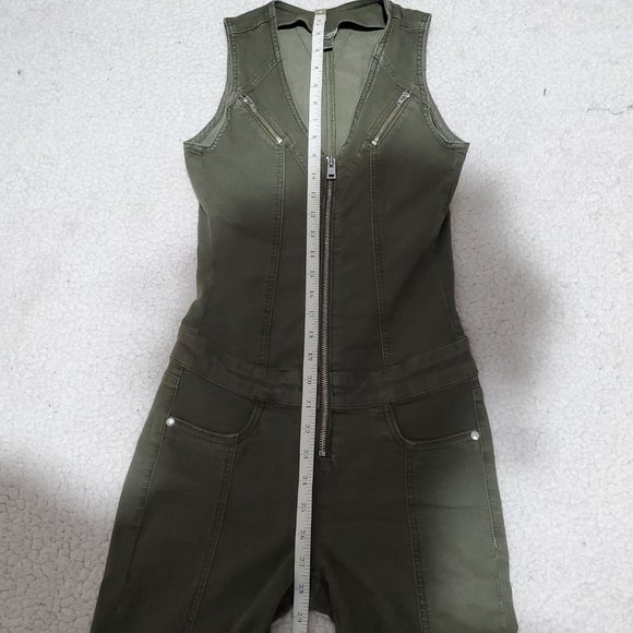 Sexy GUESS Women's Cara Zip-Front Denim Jumpsuit - Army Olive - XS - Picture 9 of 16